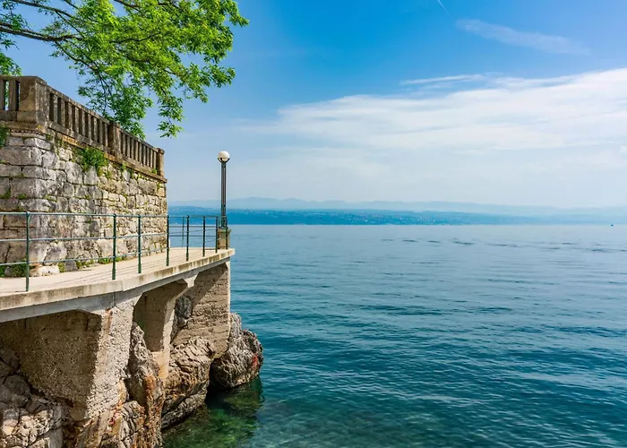 Piccolo By Interhome Lovran